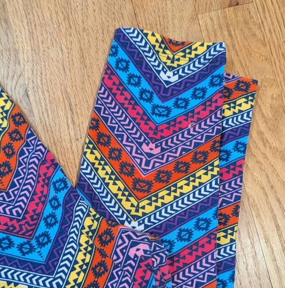 LuLaRoe Tall & Curvy Leggings – Rainbow Zig-Zag Chevron Fiesta 🌈🎶 - Picture 3 of 4